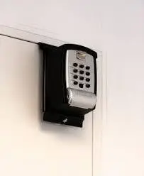 Door bracket for SISO key box